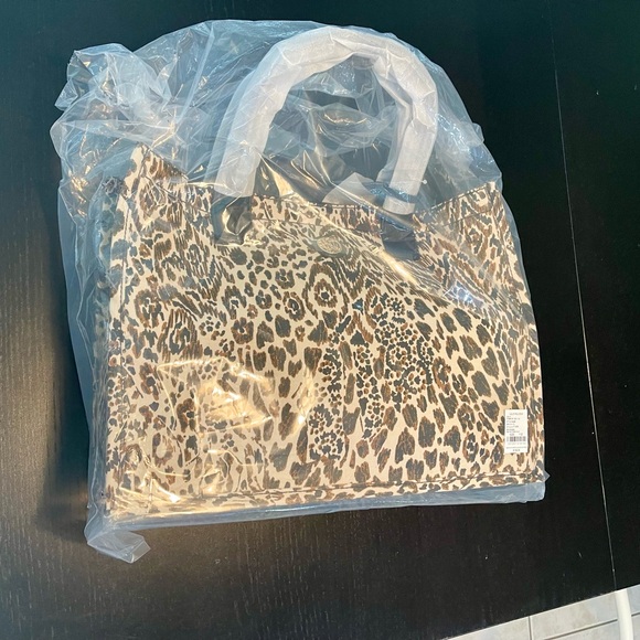 Lilly Pulitzer Winstead Tote - Picture 3 of 4